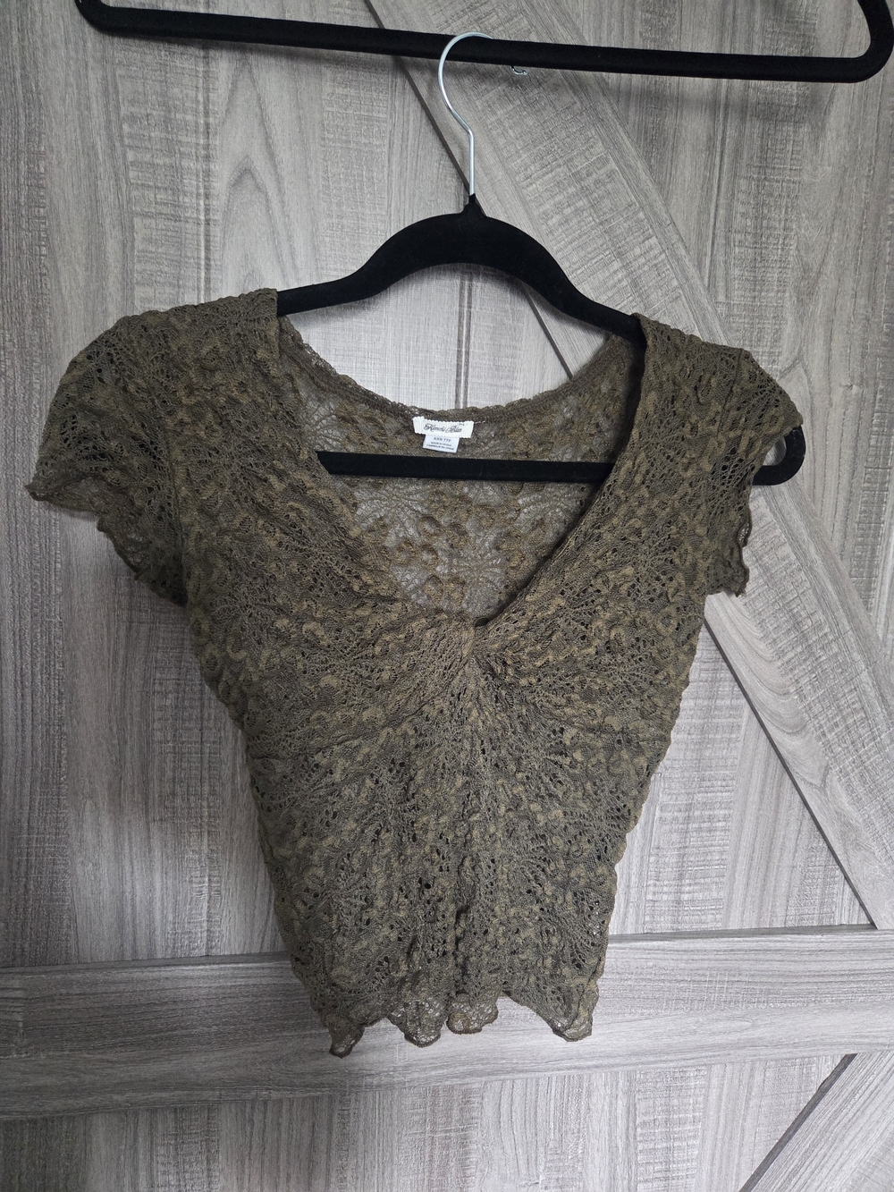 Kimchi Blue - Delicate Olive Lace V-Neck Women's Top